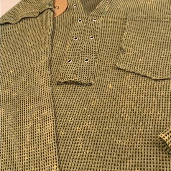 Bibi NWT Waffle Printed Mineral Washed Top Sz Med Small Grommet Detail Raw Hem - Picture 8 of 11